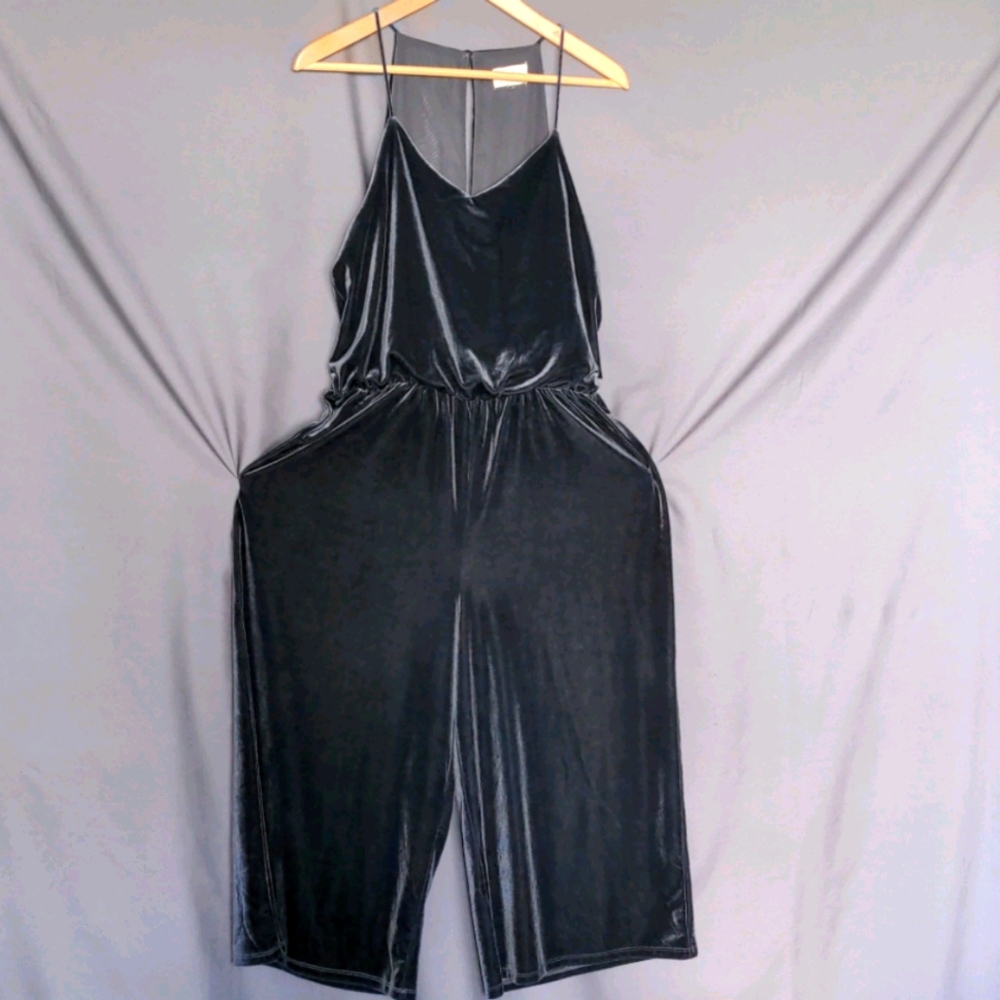 CHARCOAL VELVET JUMPSUIT 🦘